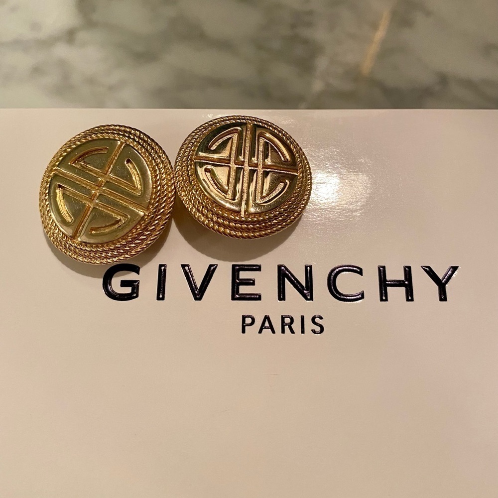 Givenchy Vintage 90s Logo Gold Disc Clip Earrings - Picture 7 of 7